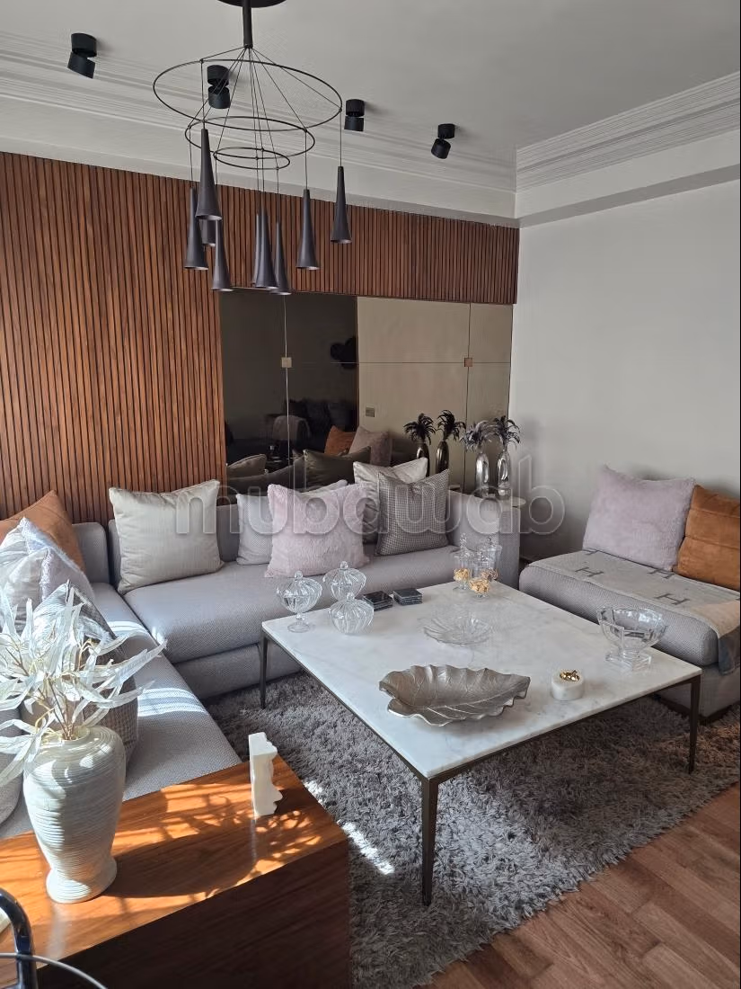 Appartement à vendre à Racine. 
Surface totale 159 m². 
Terrasse et ascenseur — 6
