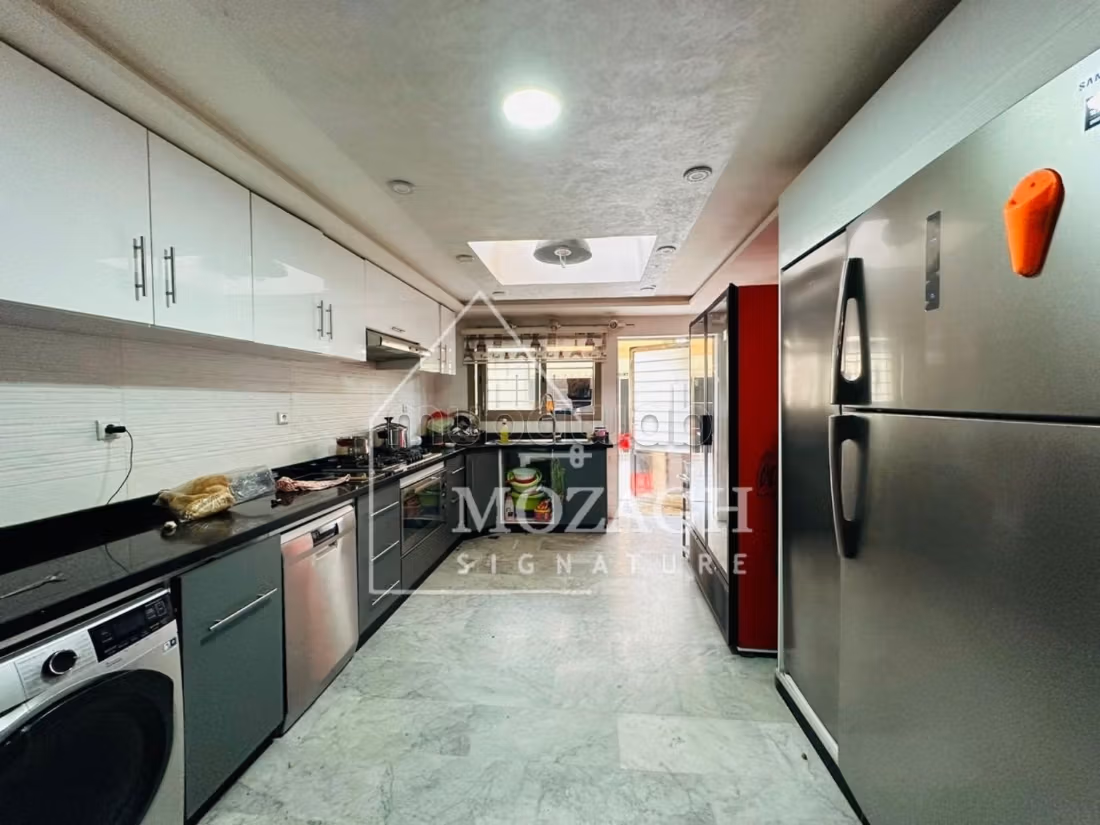 Splendida villa con 4 camere da letto e piscina privata a Targa