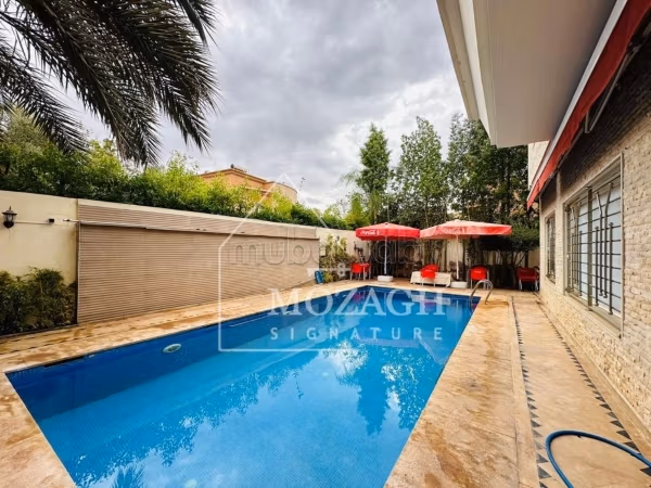 Stunning 4-bedroom villa with private pool in Targa