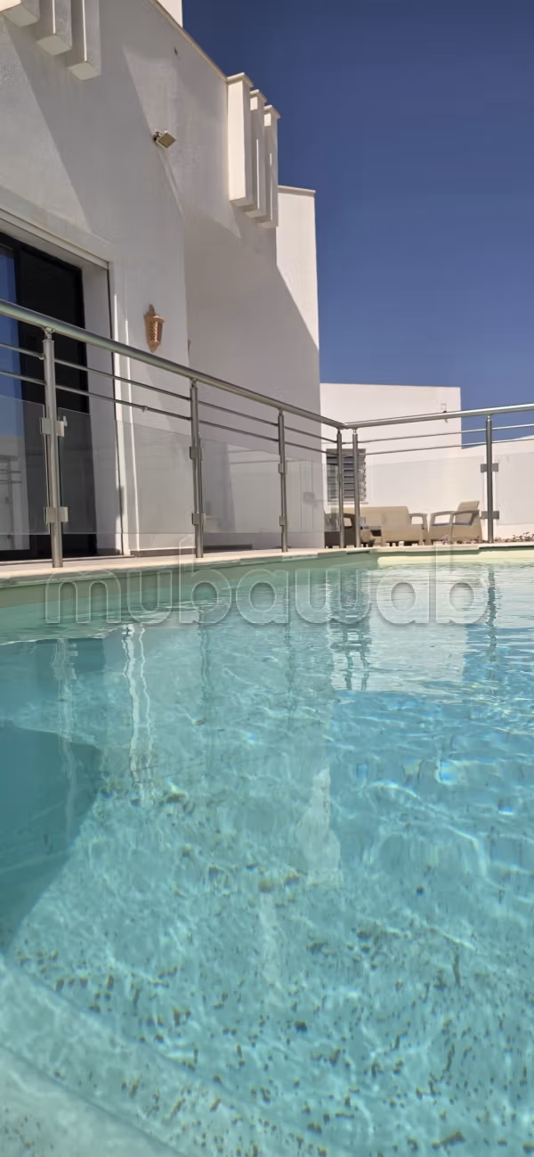In vendita – Superba villa indipendente con piscina