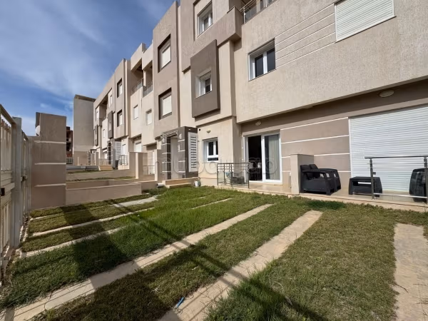Triplex en vente avec jardin et place parking