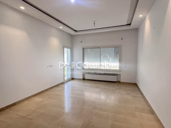 Spacious S1 with large garden at JDC