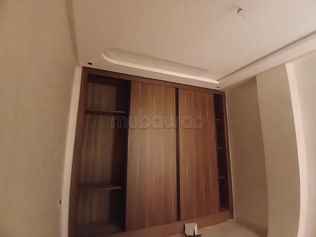 بيع شقة بكليز. 3 قطع. مصعد ومرآب