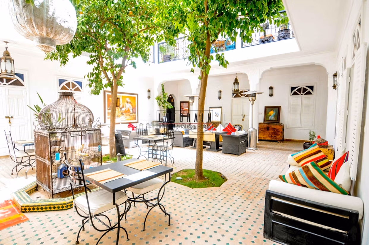 Riad Hôtel & Spa rentable à vendre – Murs & Fonds