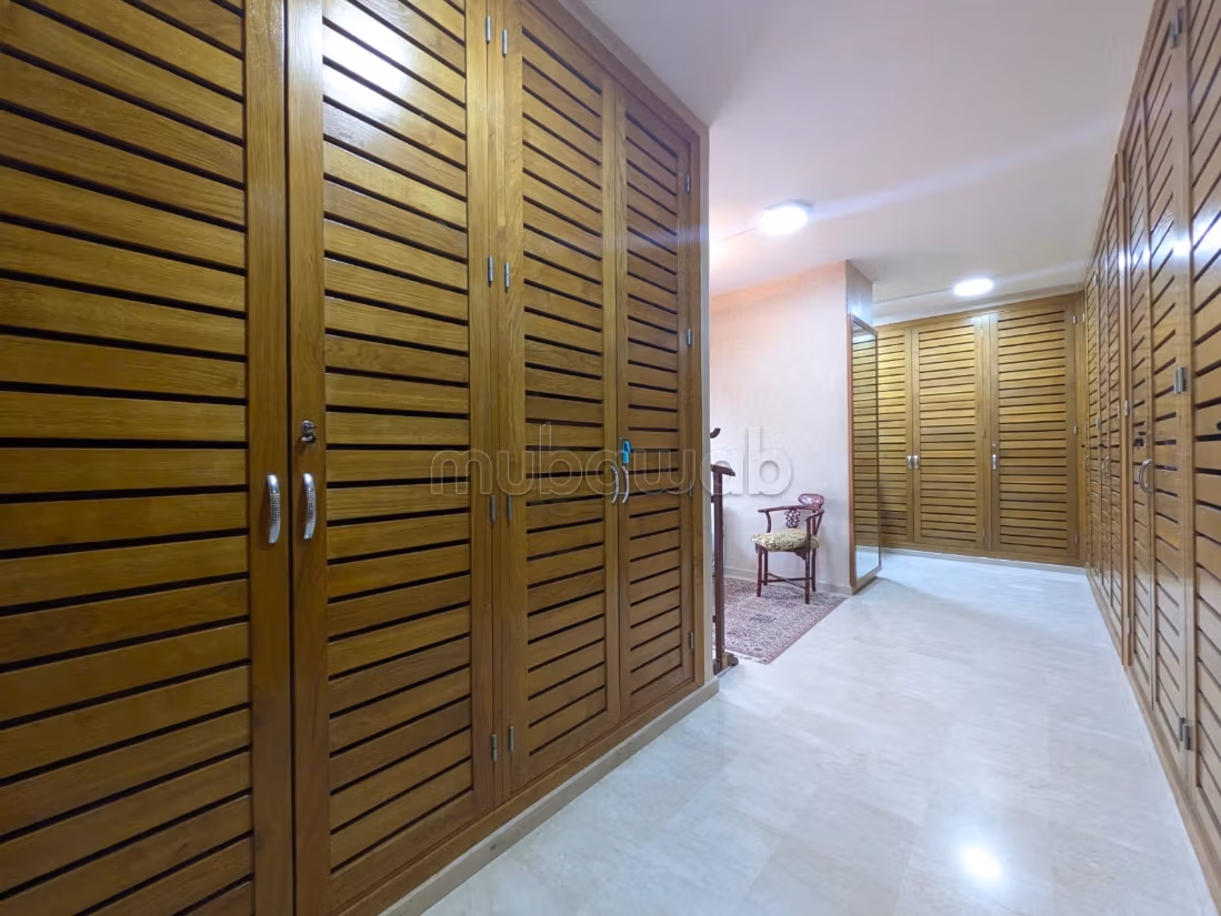 Somptueuse maison à vendre à Bouskoura. 4 chambres. Piscine et service de Conciergerie