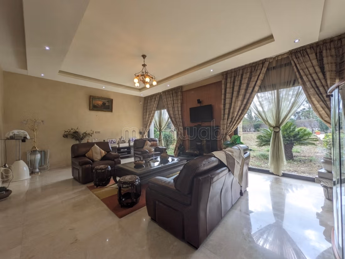 Somptueuse maison à vendre à Bouskoura. 4 chambres. Piscine et service de Conciergerie