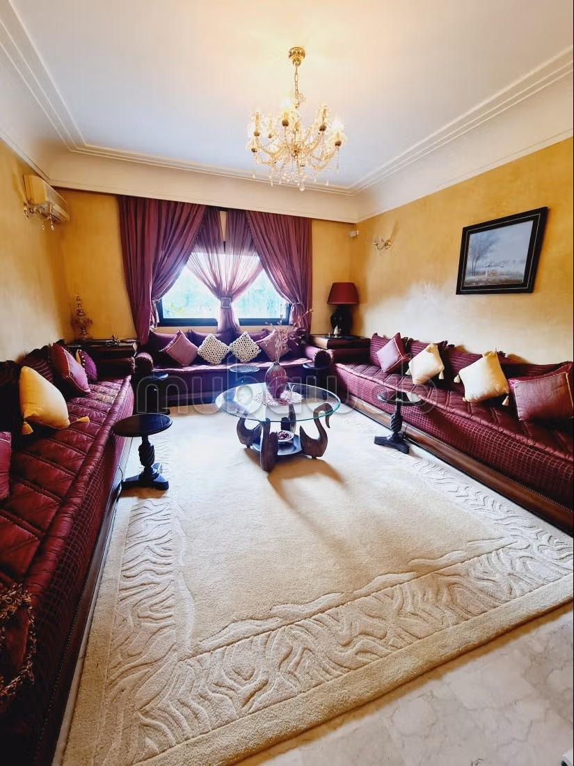 Somptueuse maison à vendre à Bouskoura. 4 chambres. Piscine et service de Conciergerie
