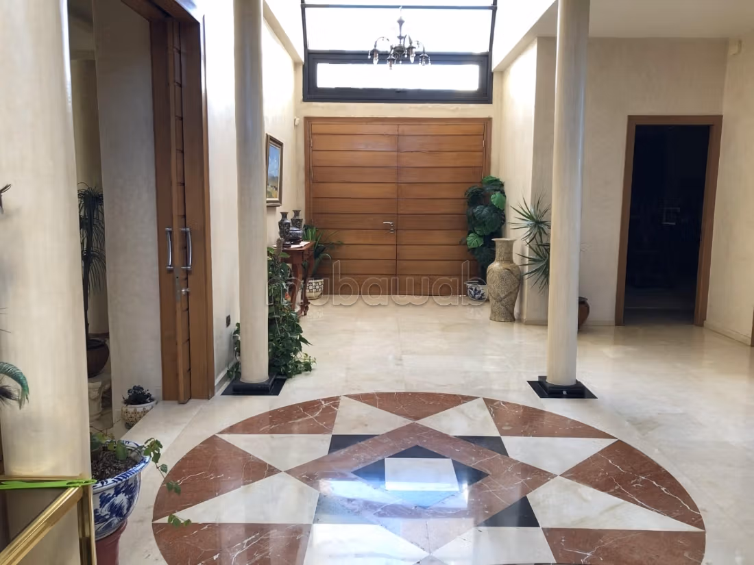 Somptueuse maison à vendre à Bouskoura. 4 chambres. Piscine et service de Conciergerie
