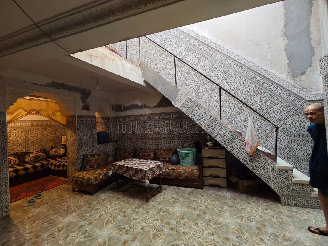 À rénover 81 M2/sol riad Larouss