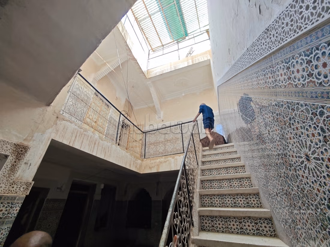 À rénover 81 M2/sol riad Larouss