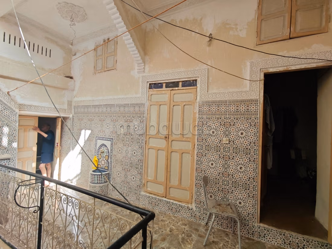 À rénover 81 M2/sol riad Larouss