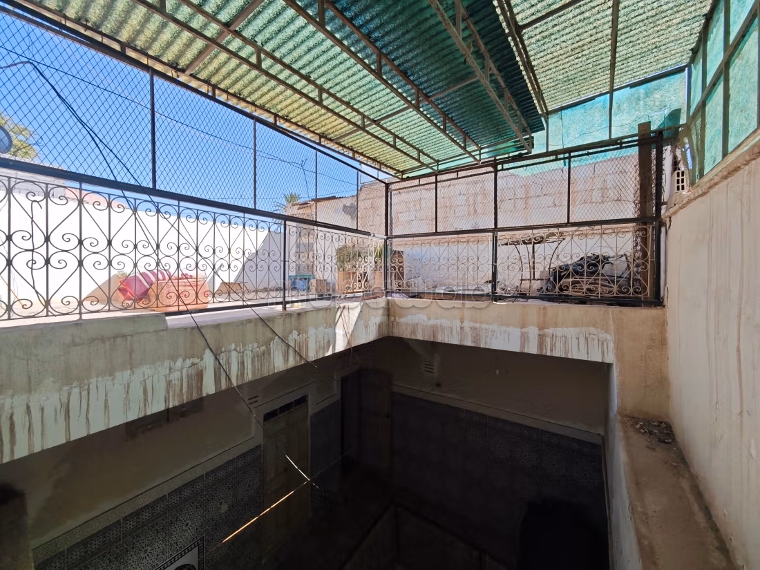 À rénover 81 M2/sol riad Larouss