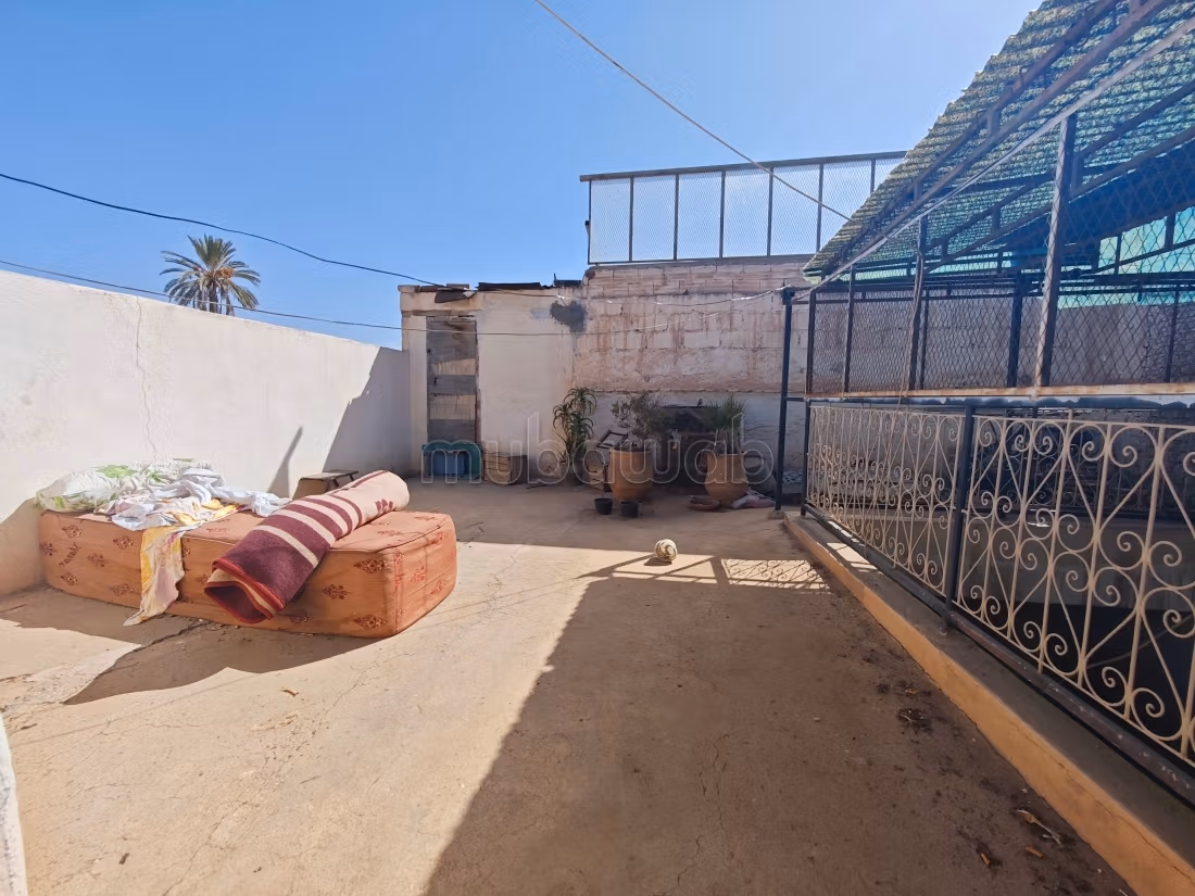 À rénover 81 M2/sol riad Larouss