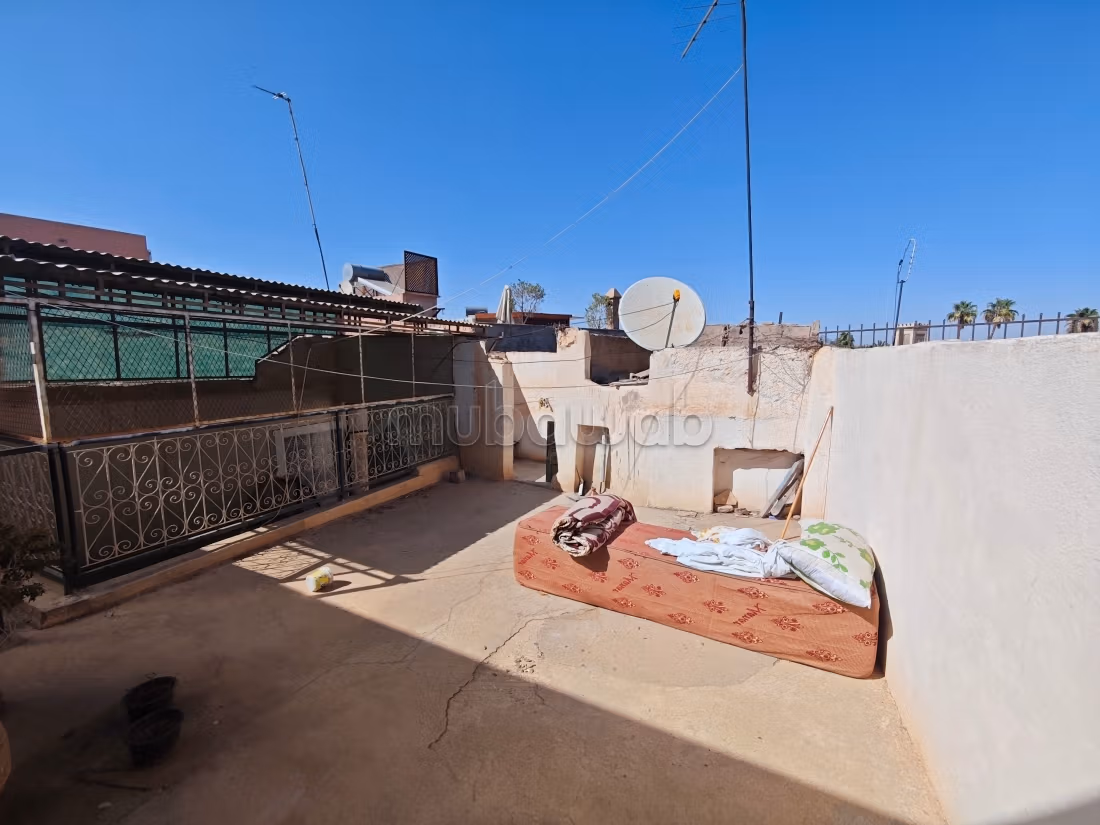 À rénover 81 M2/sol riad Larouss