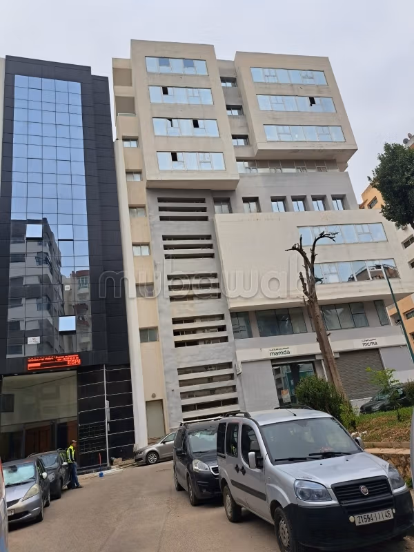 Vend bureaux à Hamria. Superficie 73 m²
