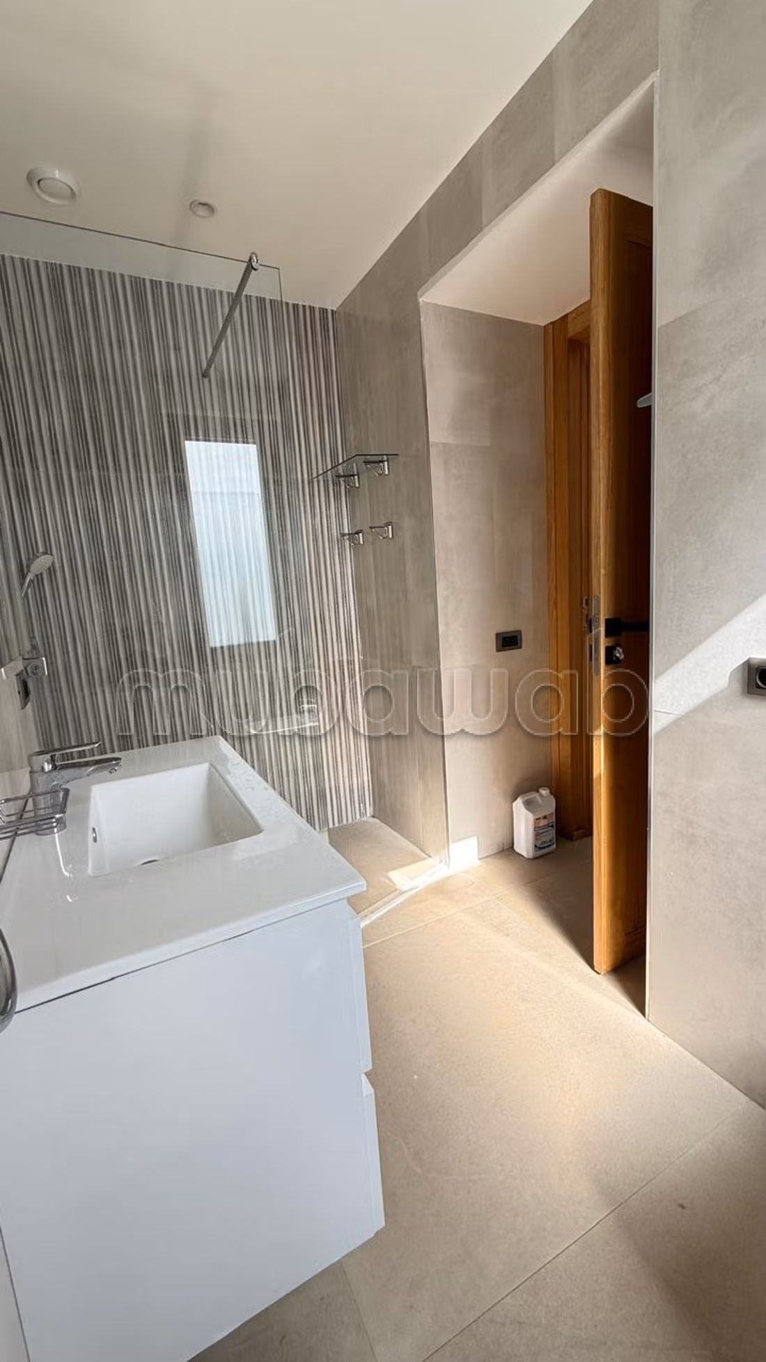 Villa a la location vide a ain Diab 
70000dh