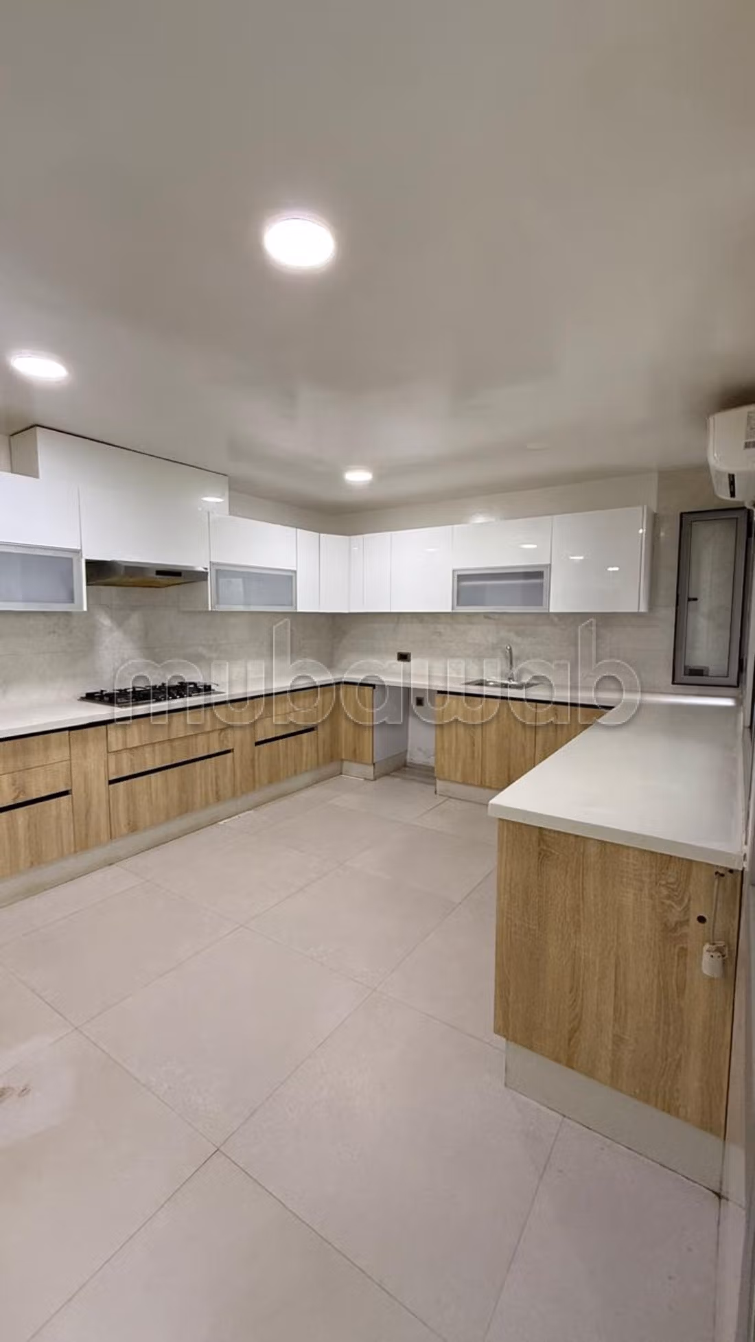 Villa a la location vide a ain Diab 
70000dh