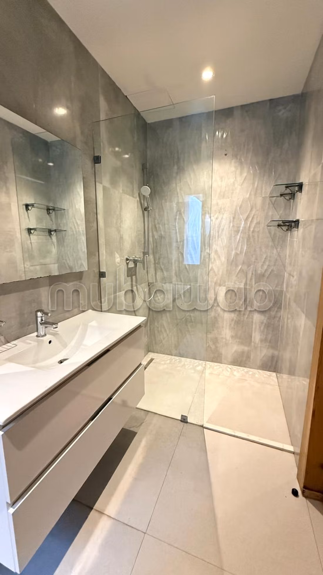 Villa a la location vide a ain Diab 
70000dh