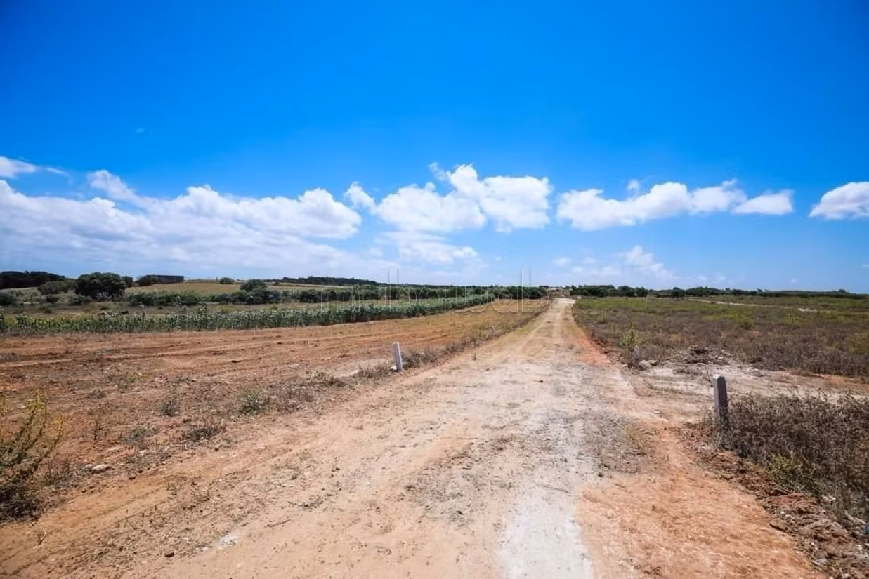 Land for purchase. Dimension 300 m²
