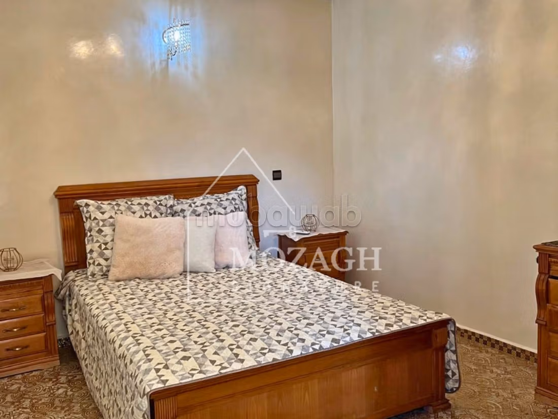 Bella villa con 4 camere da letto e piscina privata a Targa