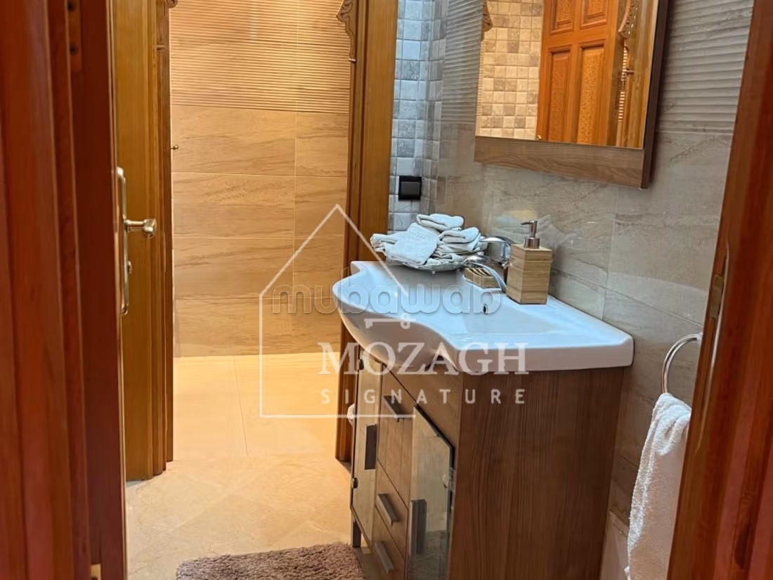 Bella villa con 4 camere da letto e piscina privata a Targa