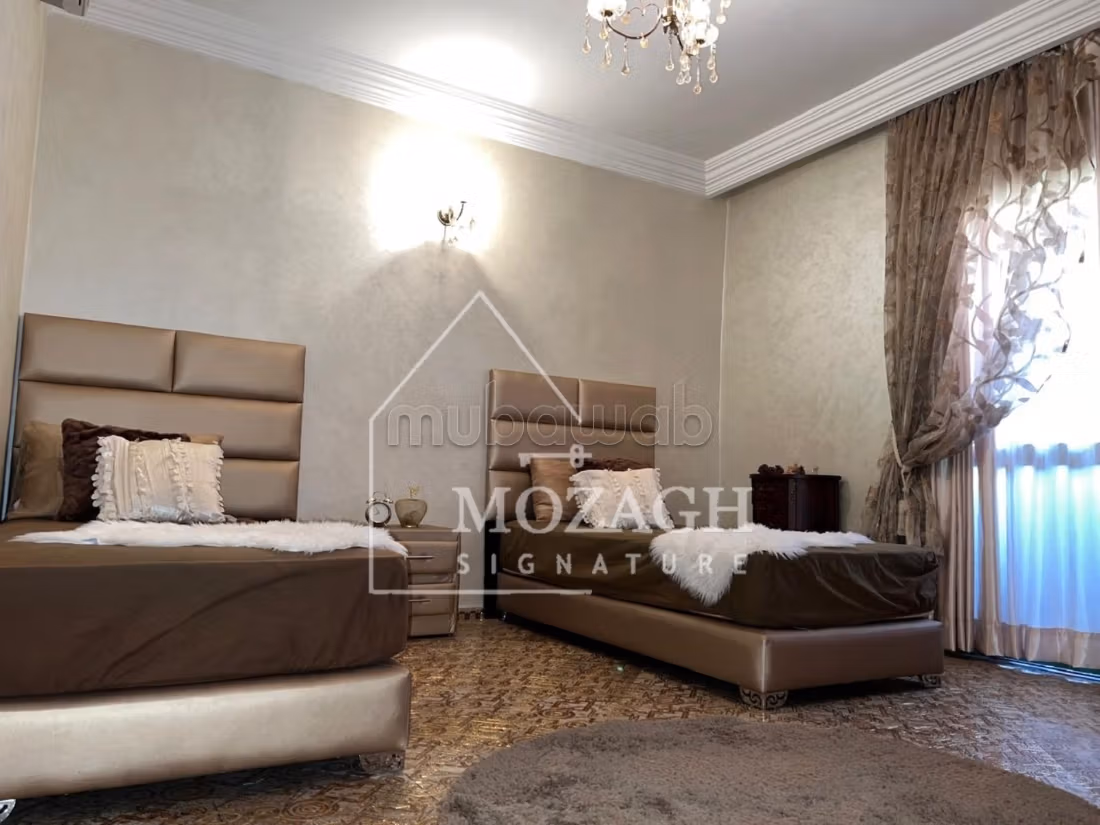 Bella villa con 4 camere da letto e piscina privata a Targa