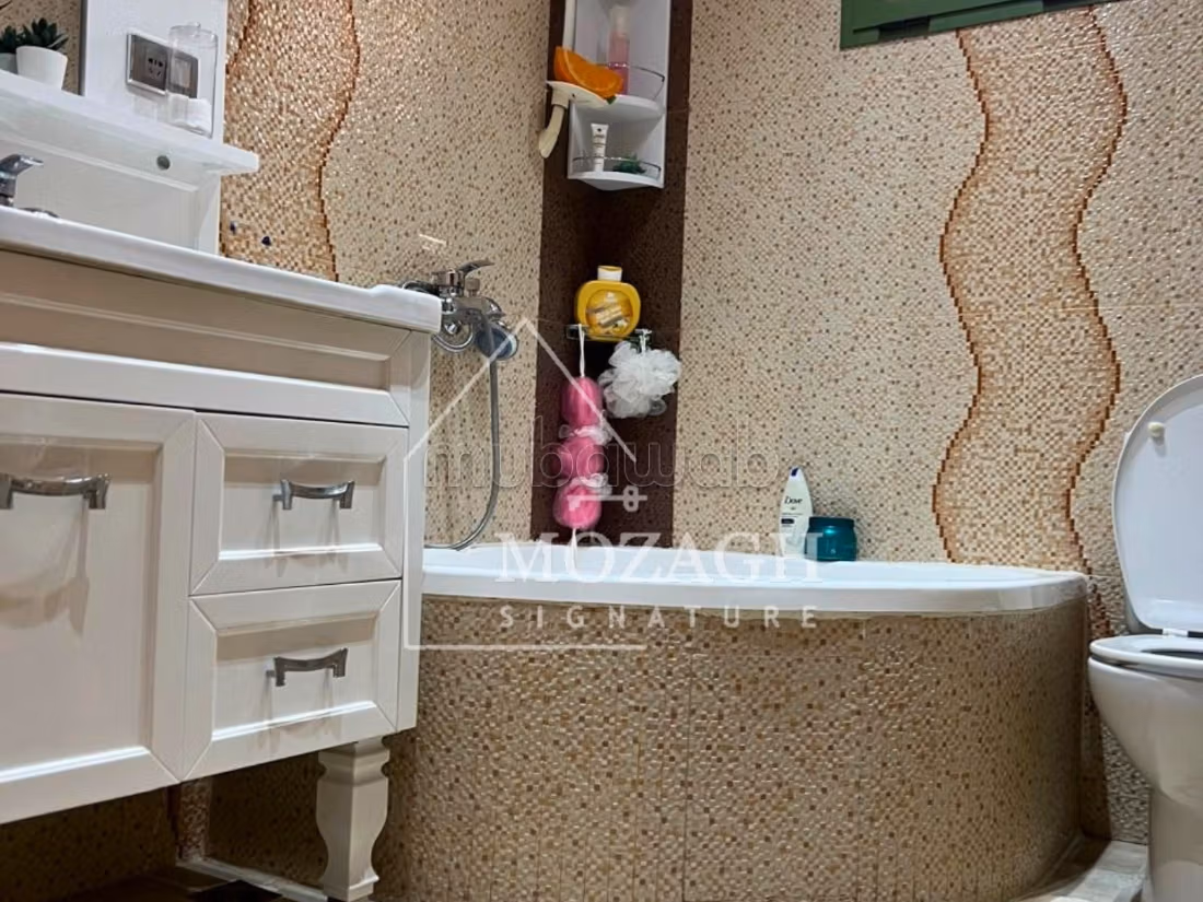 Bella villa con 4 camere da letto e piscina privata a Targa