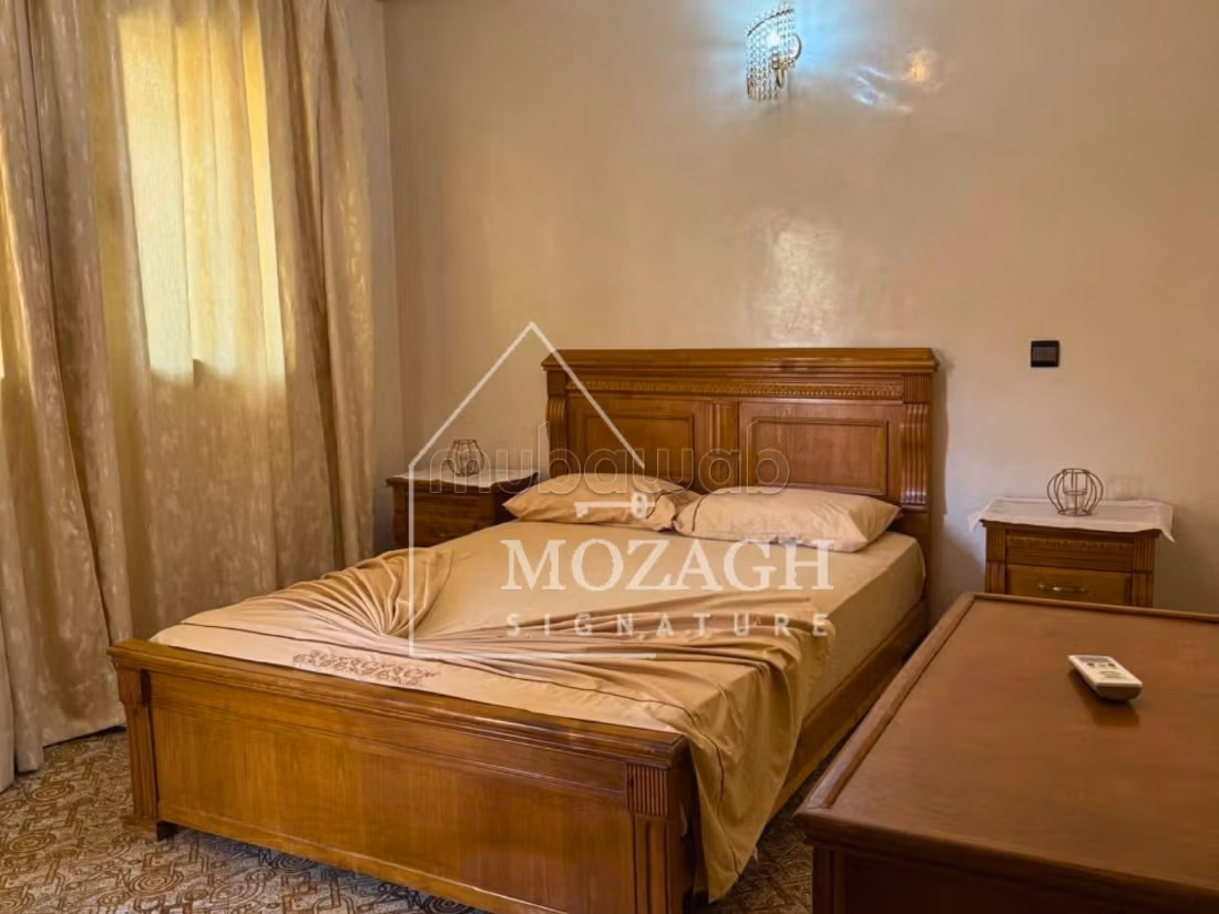 Bella villa con 4 camere da letto e piscina privata a Targa