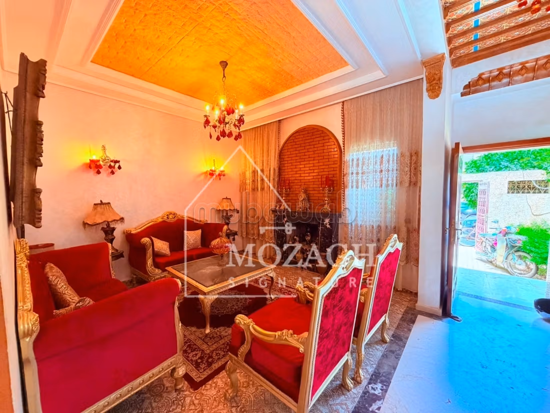Bella villa con 4 camere da letto e piscina privata a Targa