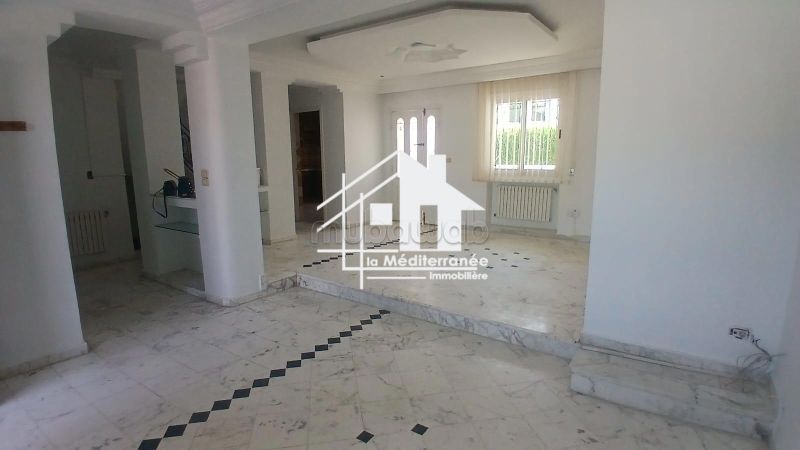 Une villa au berges du lac 1