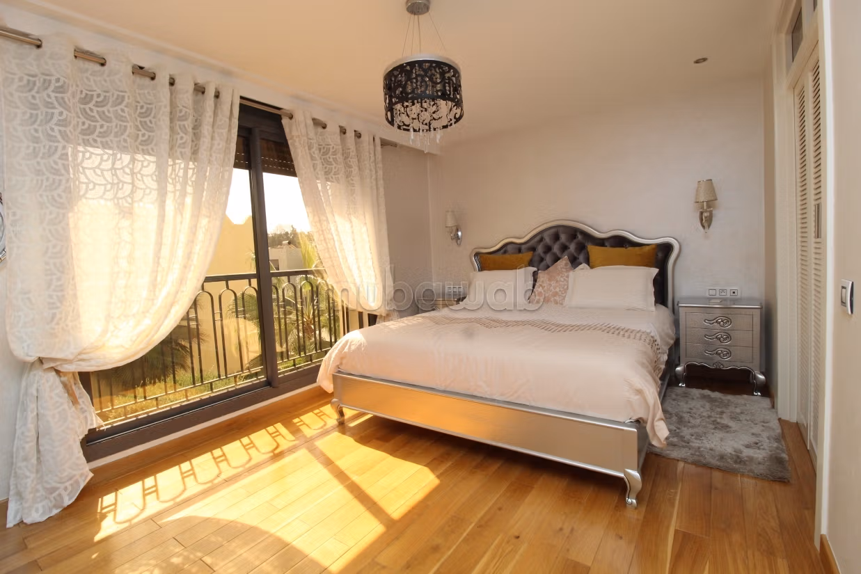 Casa di lusso in vendita a Ben Serguaou. 4 belle camere da letto. Garage e terrazzo