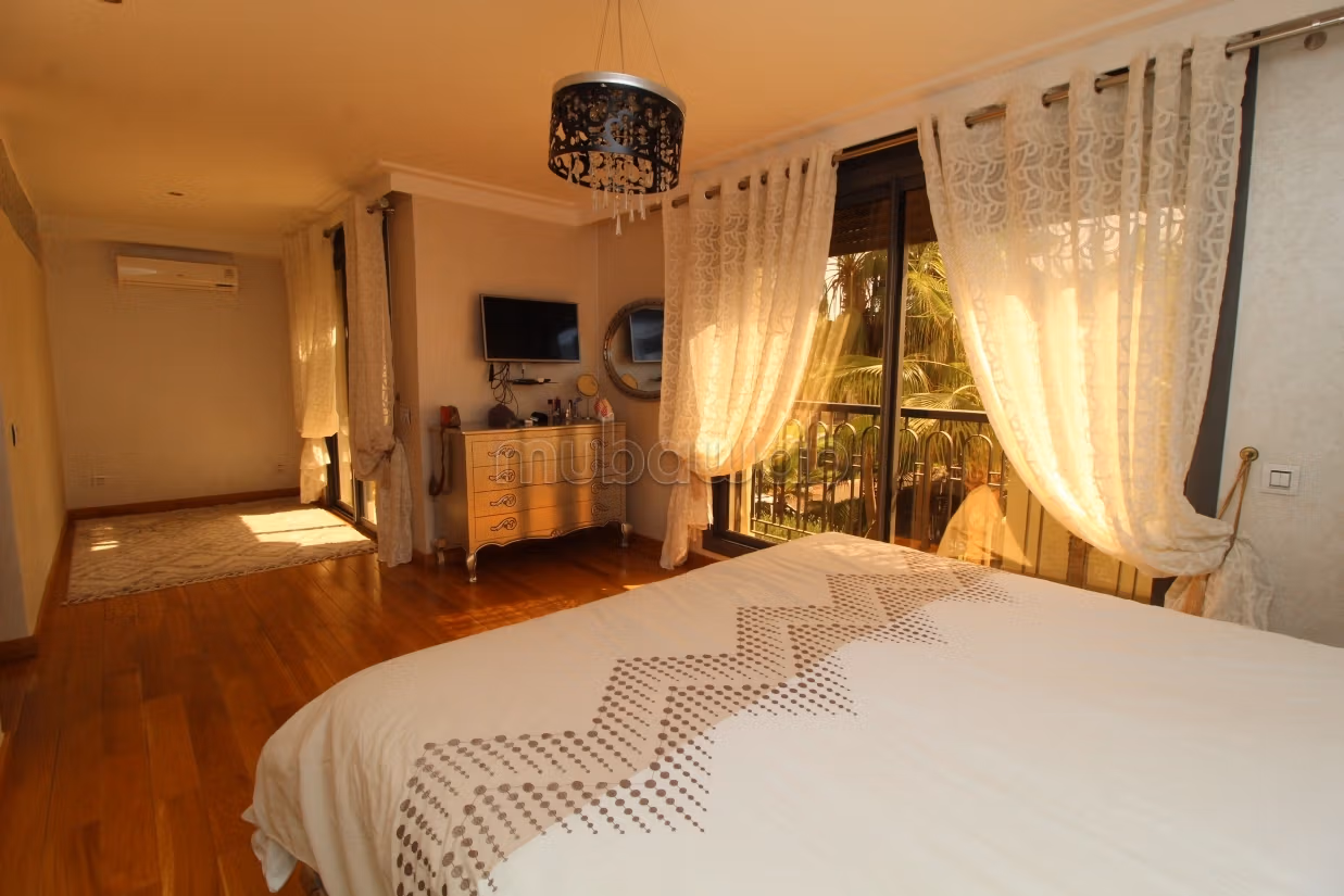 Casa di lusso in vendita a Ben Serguaou. 4 belle camere da letto. Garage e terrazzo