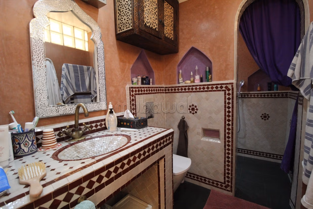 Casa di lusso in vendita a Ben Serguaou. 4 belle camere da letto. Garage e terrazzo