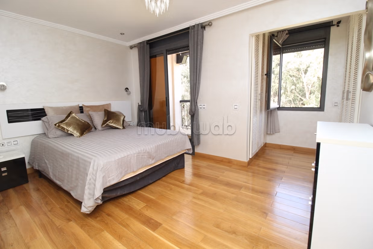 Casa di lusso in vendita a Ben Serguaou. 4 belle camere da letto. Garage e terrazzo