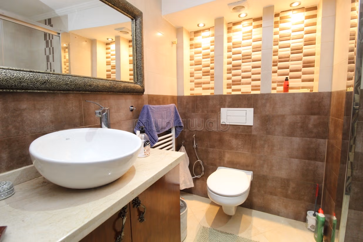 Casa di lusso in vendita a Ben Serguaou. 4 belle camere da letto. Garage e terrazzo