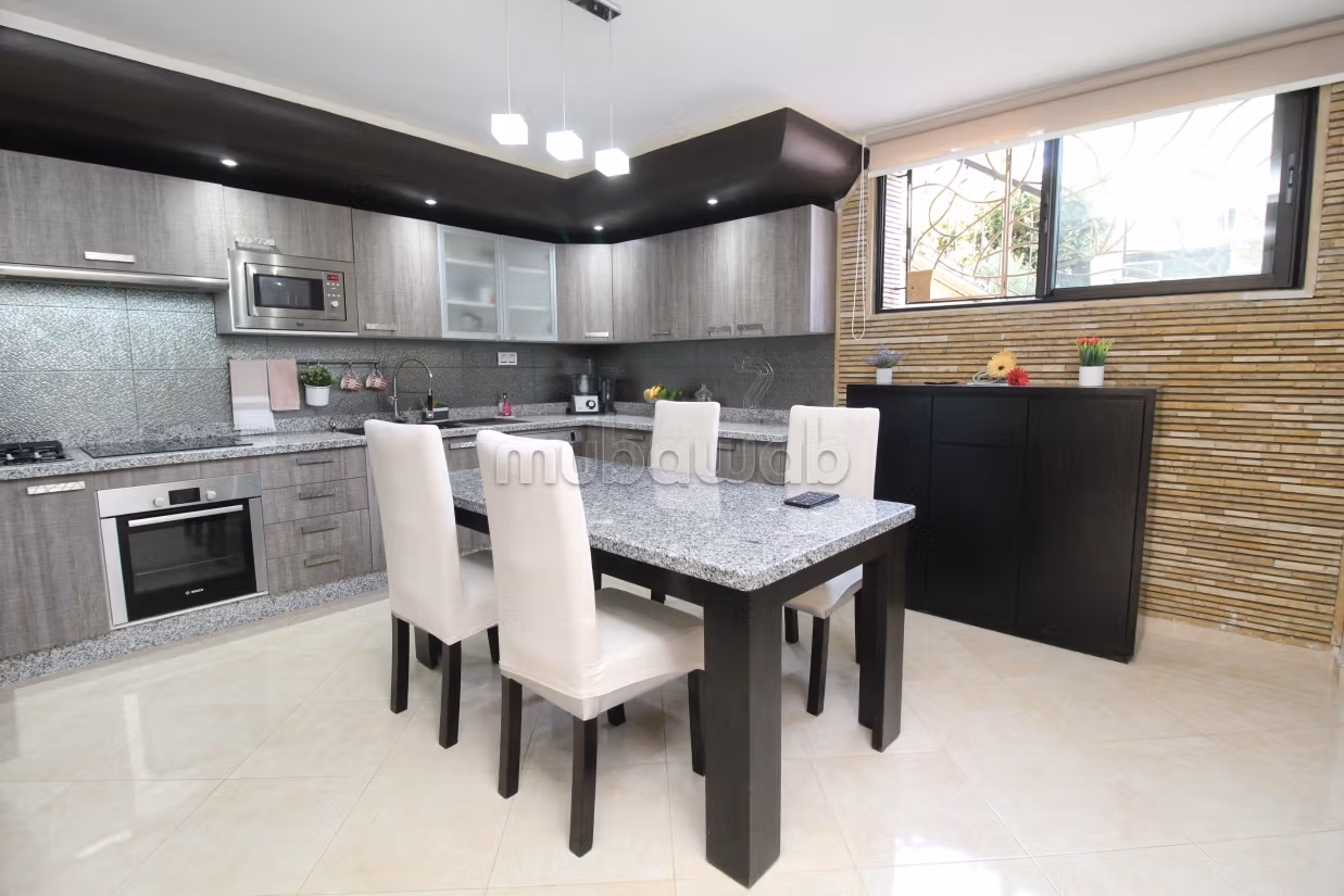 Casa di lusso in vendita a Ben Serguaou. 4 belle camere da letto. Garage e terrazzo