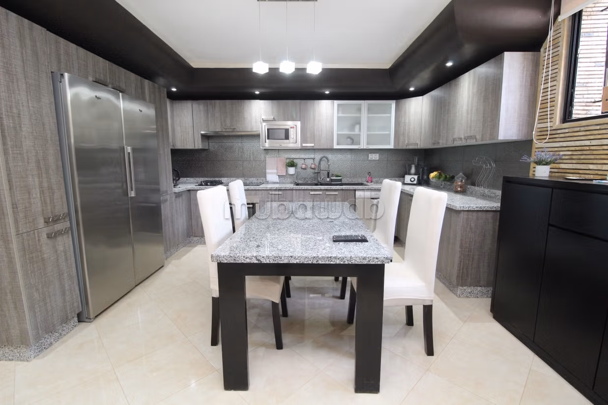 Casa di lusso in vendita a Ben Serguaou. 4 belle camere da letto. Garage e terrazzo