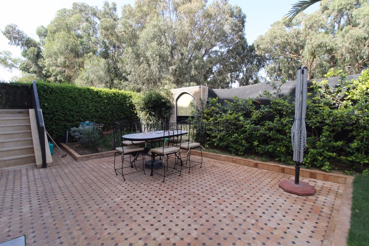 Casa di lusso in vendita a Ben Serguaou. 4 belle camere da letto. Garage e terrazzo