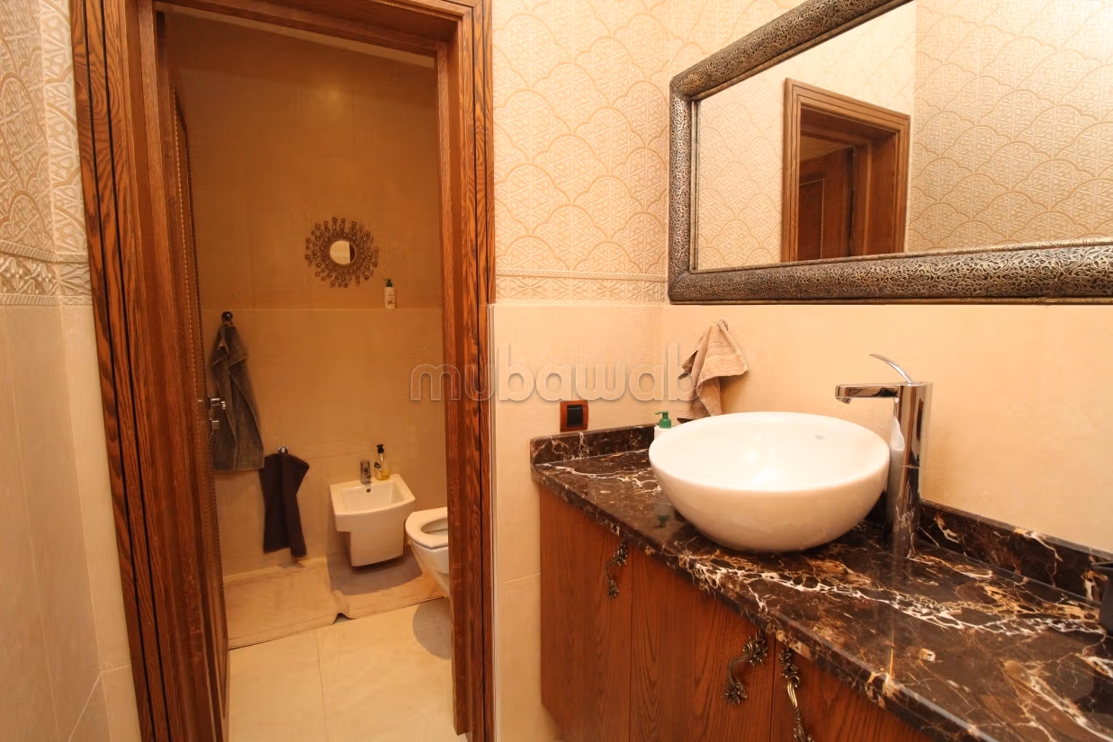 Casa di lusso in vendita a Ben Serguaou. 4 belle camere da letto. Garage e terrazzo