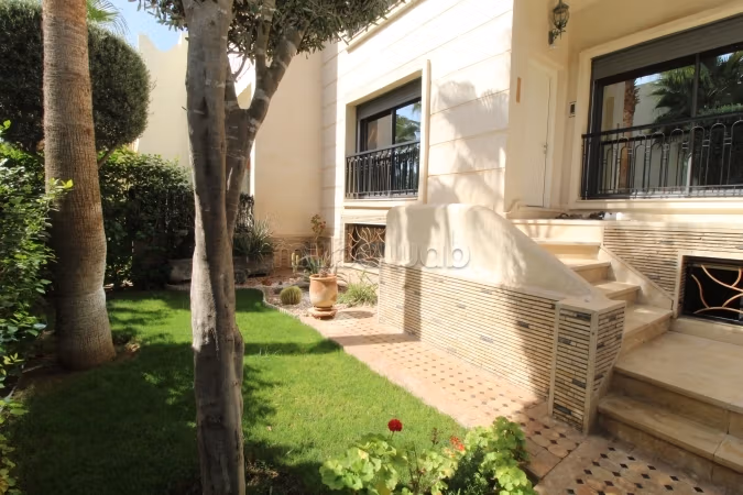 Casa di lusso in vendita a Ben Serguaou. 4 belle camere da letto. Garage e terrazzo