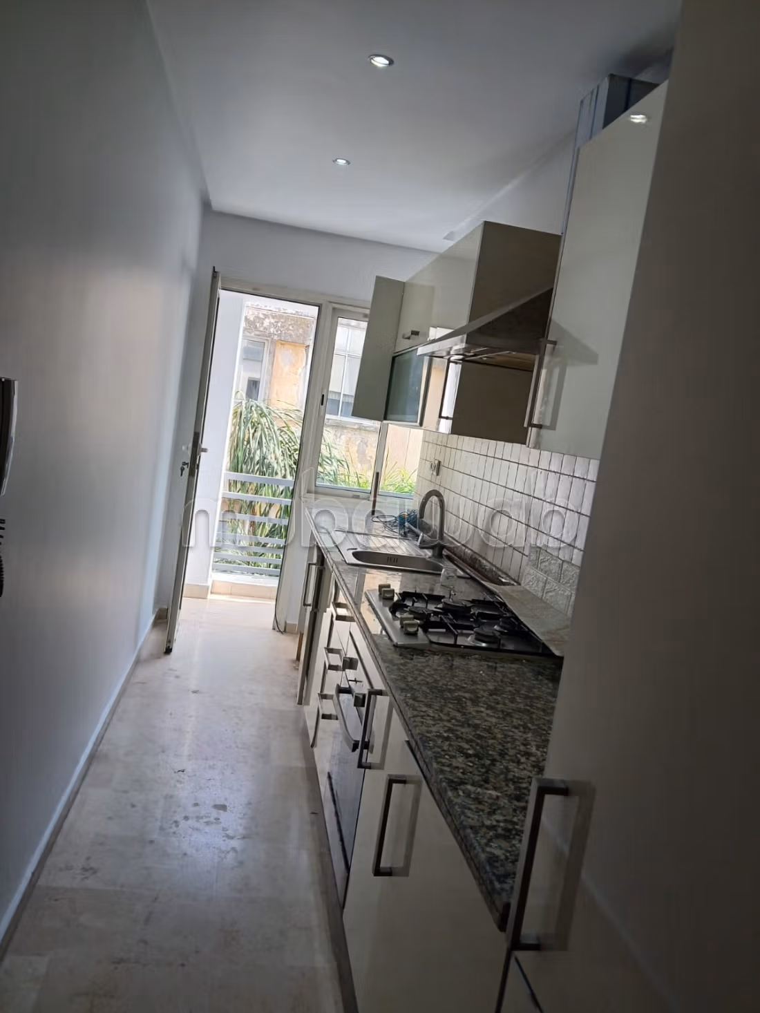 Studio luminoso in affitto - Anfa