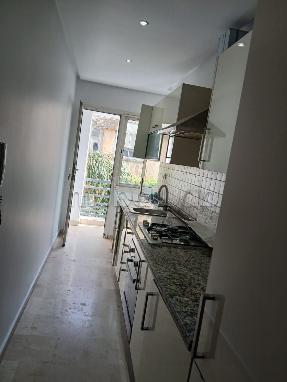 Heldere studio te huur - Anfa