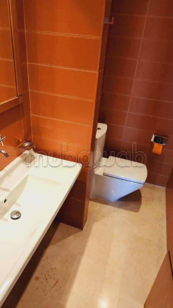 Superbo appartamento vuoto di 140 m²