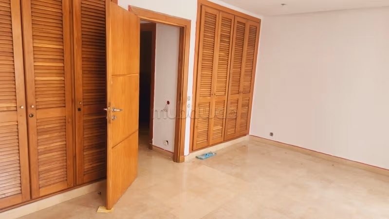 Opportunité a saisir à racine appartement vide à la location