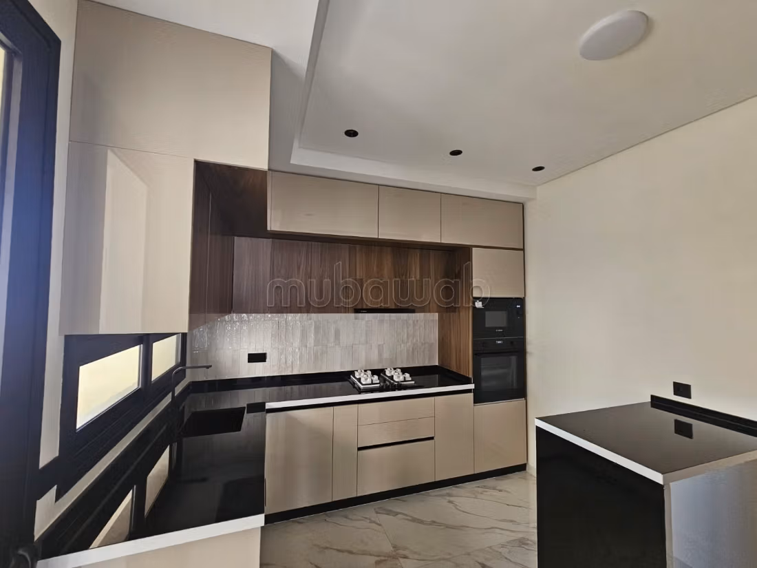 Se vende piso en Hay el matar. 4 bonitas habitaciones. Puerta blindada y calefacción central