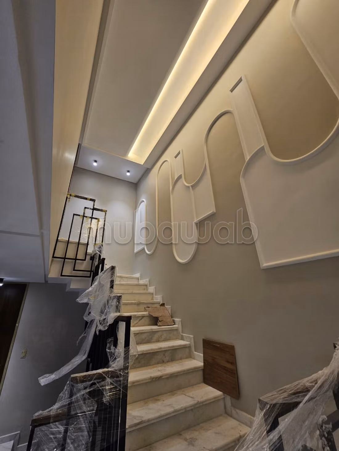 Se vende piso en Hay el matar. 4 bonitas habitaciones. Puerta blindada y calefacción central