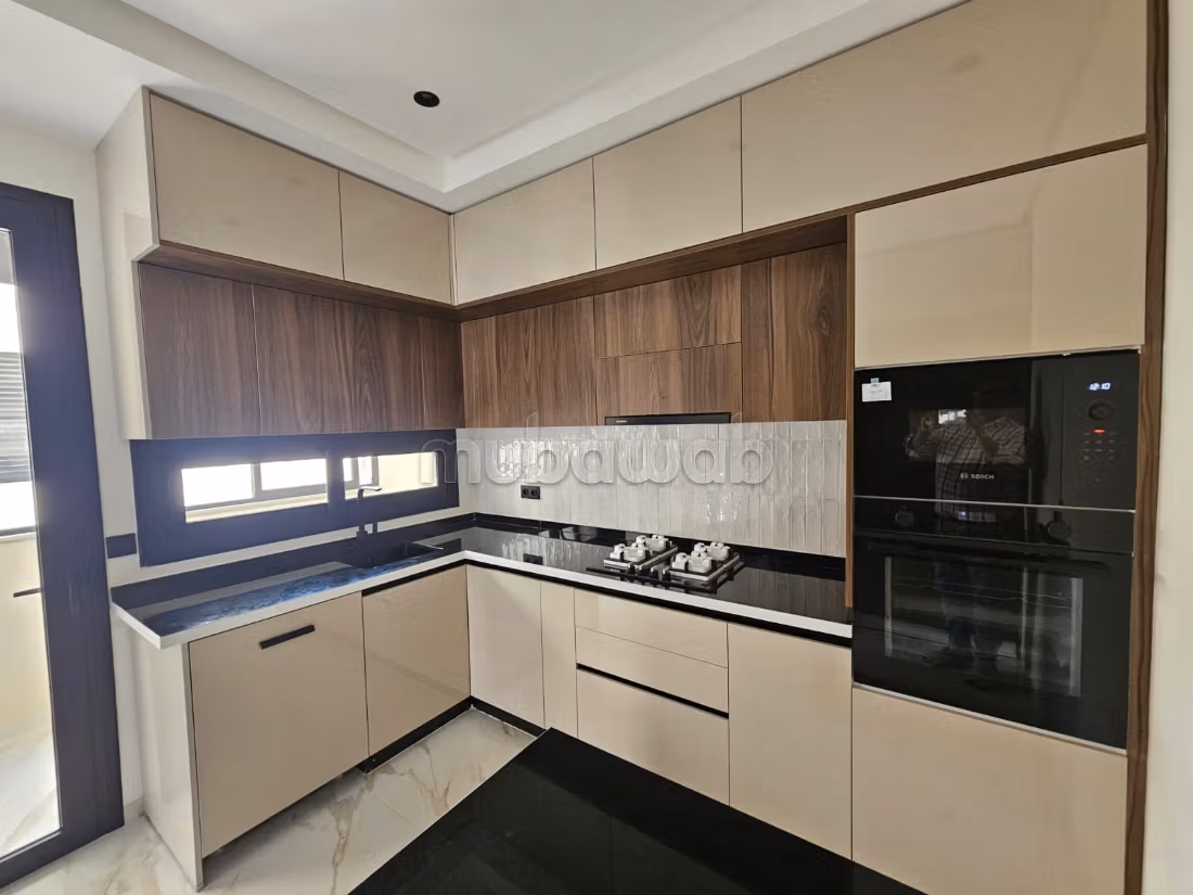 Se vende piso en Hay el matar. 4 bonitas habitaciones. Puerta blindada y calefacción central