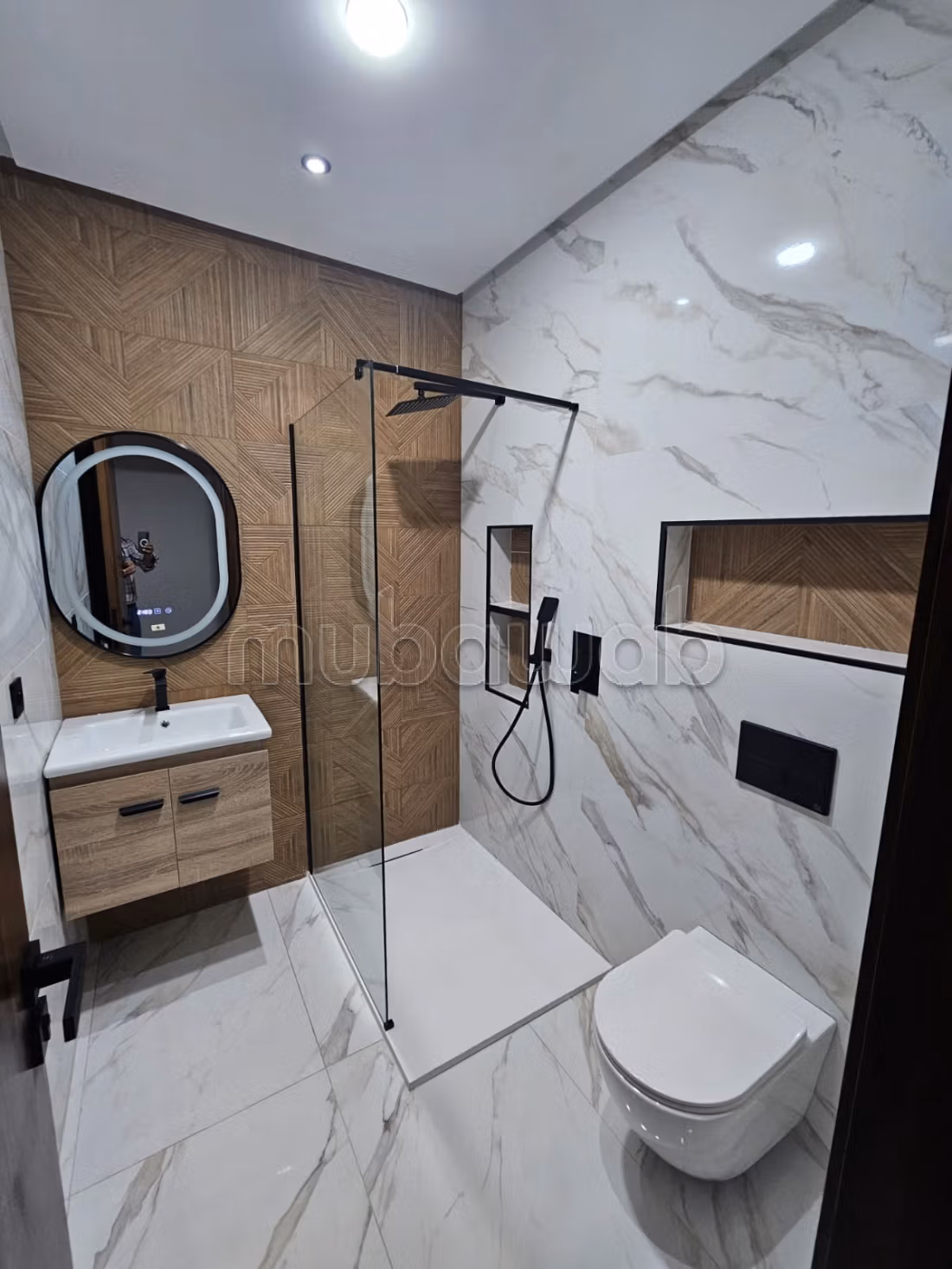 Se vende piso en Hay el matar. 4 bonitas habitaciones. Puerta blindada y calefacción central