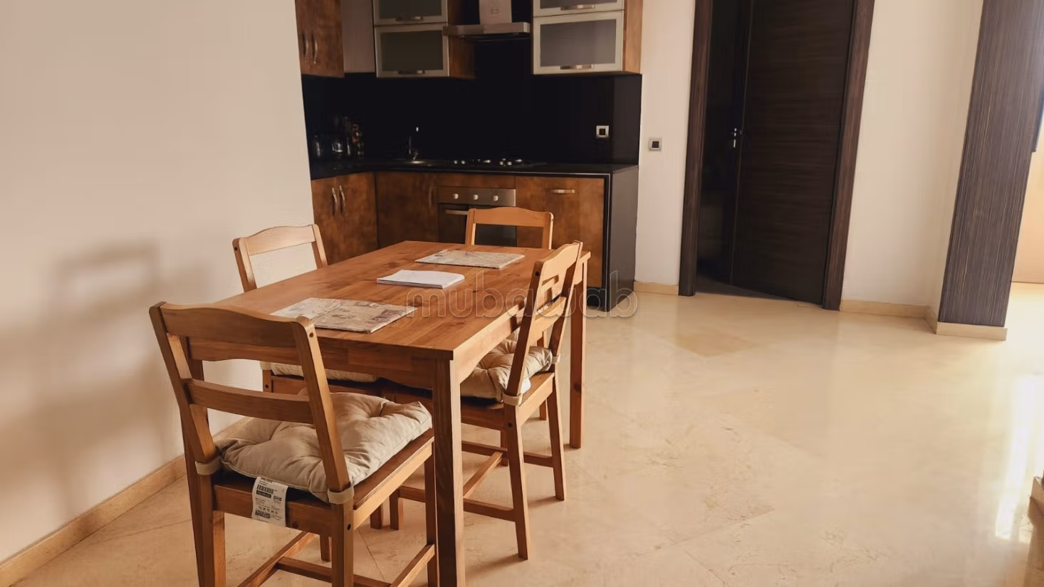 Location Superbe studio meublé en plein cœur de Racine — 2
