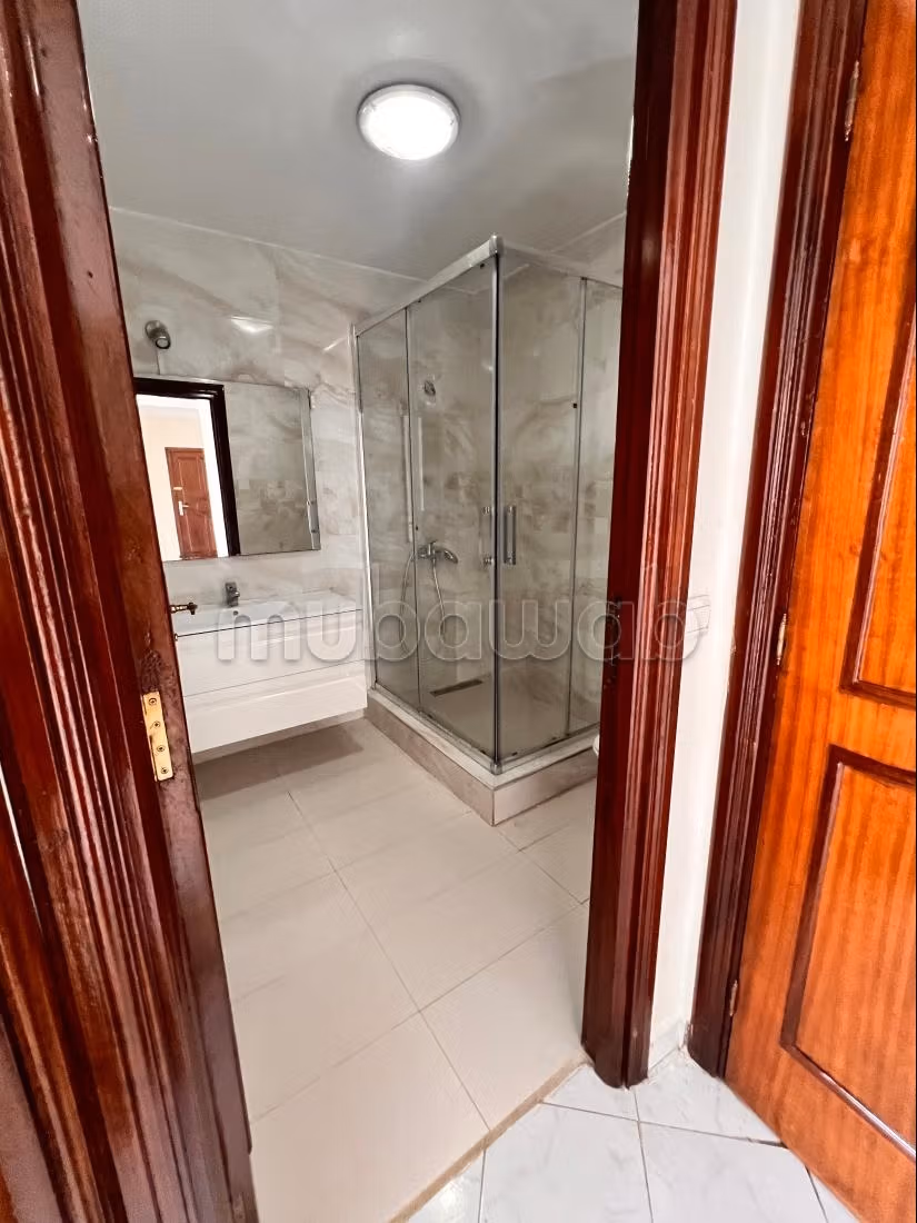 Appartement à louer à Les Hôpitaux. 2 pièces. Avec ascenseur et terrasse — 2
